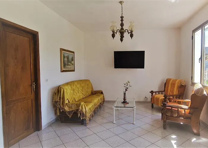 Cosy With Private Parking By The Sea